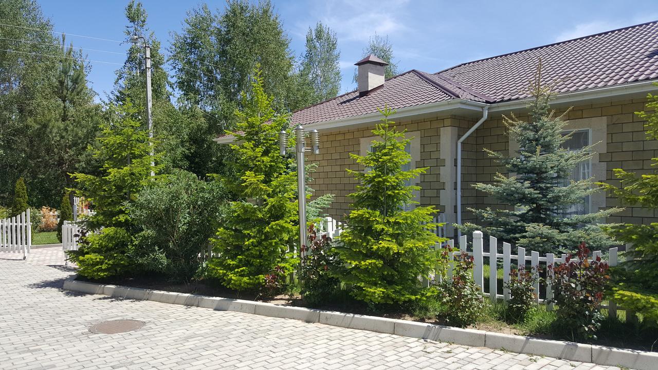 Hotel Karven Four Seasons Chon-Sary-Oy Exterior foto